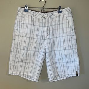 O’NEILL WHITE/BROWN/GRAY PLAID DRESS SHORTS, 34” WAIST, 10” INSEAM
